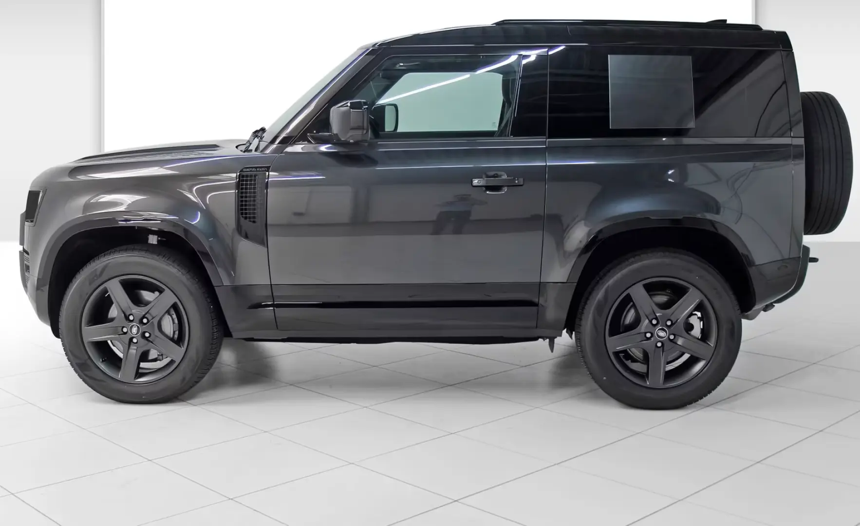 Defender 90 X-Dynamic SE AHK Black Pack DAB LED