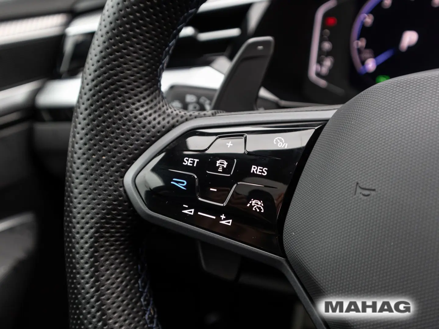 Arteon R 2.0 TSI 4mot LEDER NaviPro IQ.LIGHT Pan