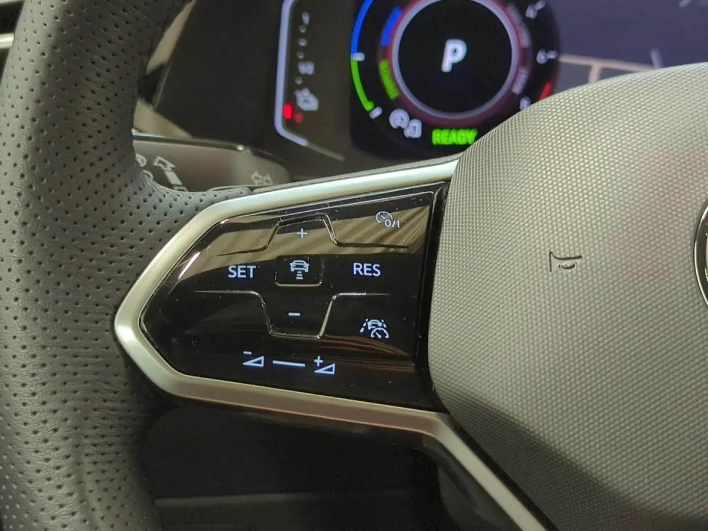 ARTEON 1.4TSI eHYBRID R-LINE PANO-DACH LEDER NAV