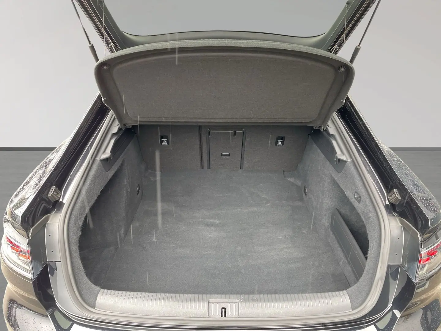 Arteon 2 0 TSI R-Line Matrix HuD AHK Kamera Pano