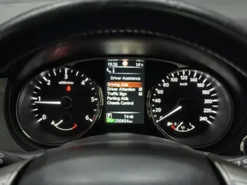 Nissan X-Trail 1.6 dCi Tekna 7 LOCURI