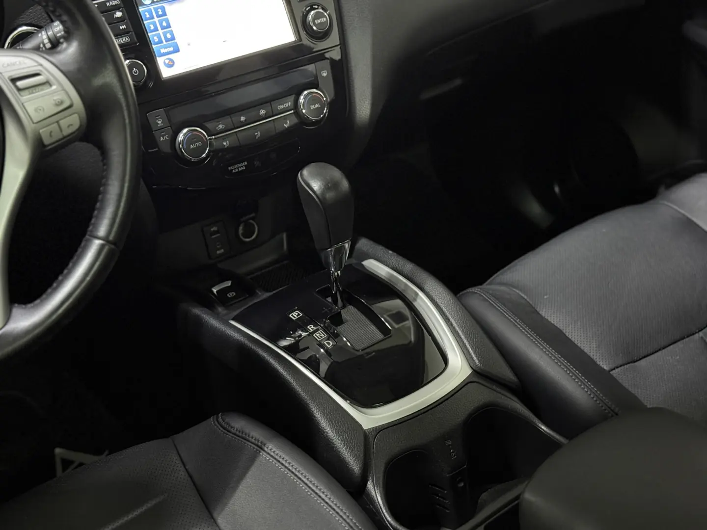 Nissan X-Trail 1.6 dCi Tekna 7 LOCURI