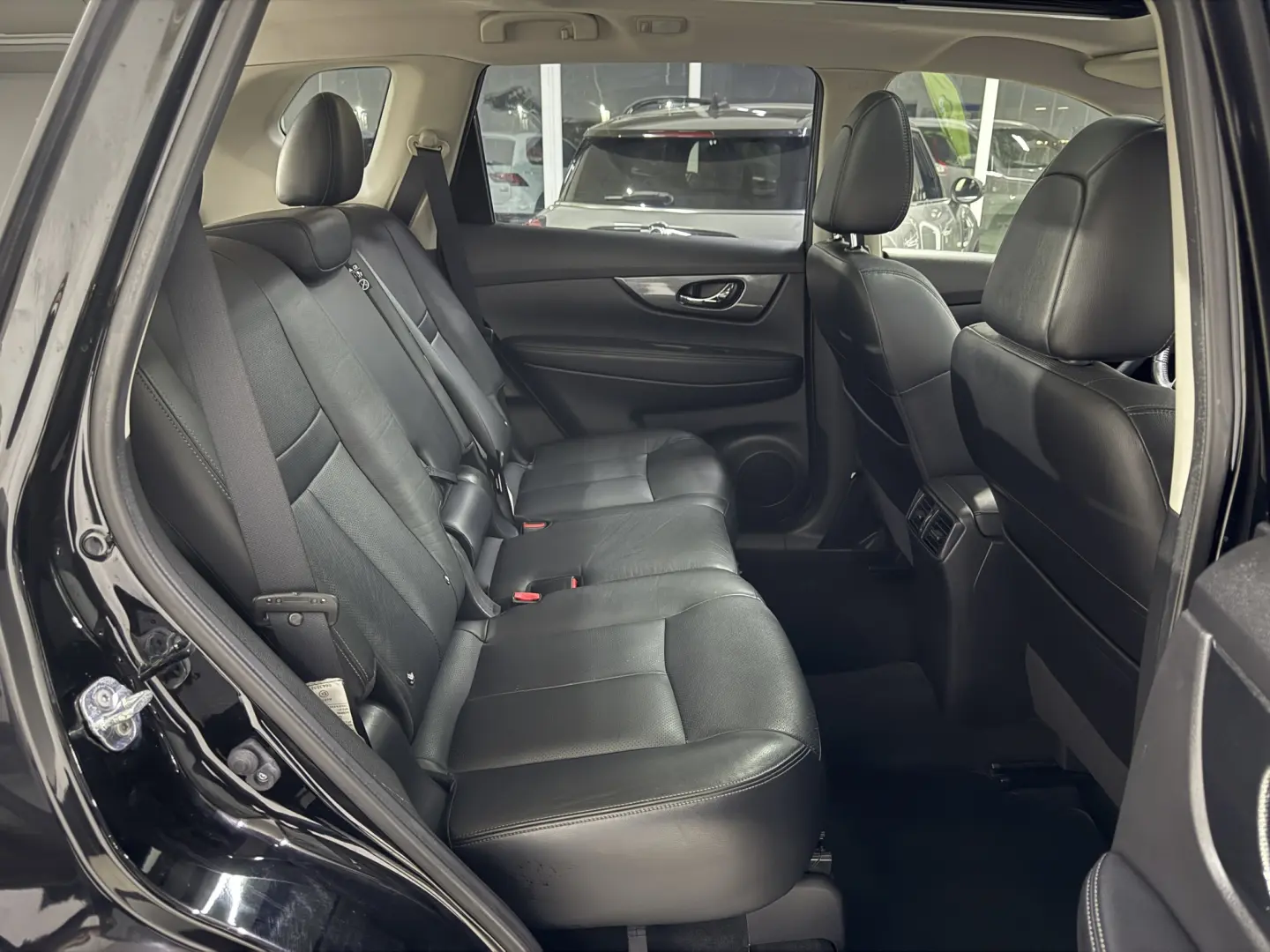 Nissan X-Trail 1.6 dCi Tekna 7 LOCURI