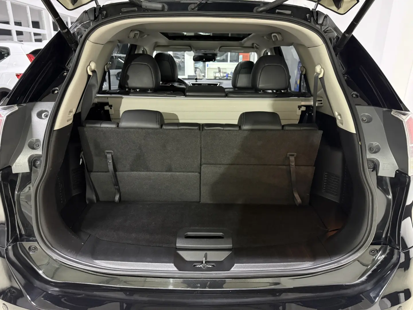 Nissan X-Trail 1.6 dCi Tekna 7 LOCURI