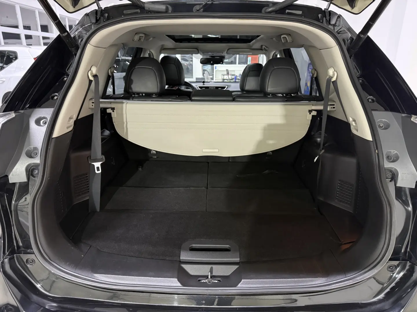 Nissan X-Trail 1.6 dCi Tekna 7 LOCURI