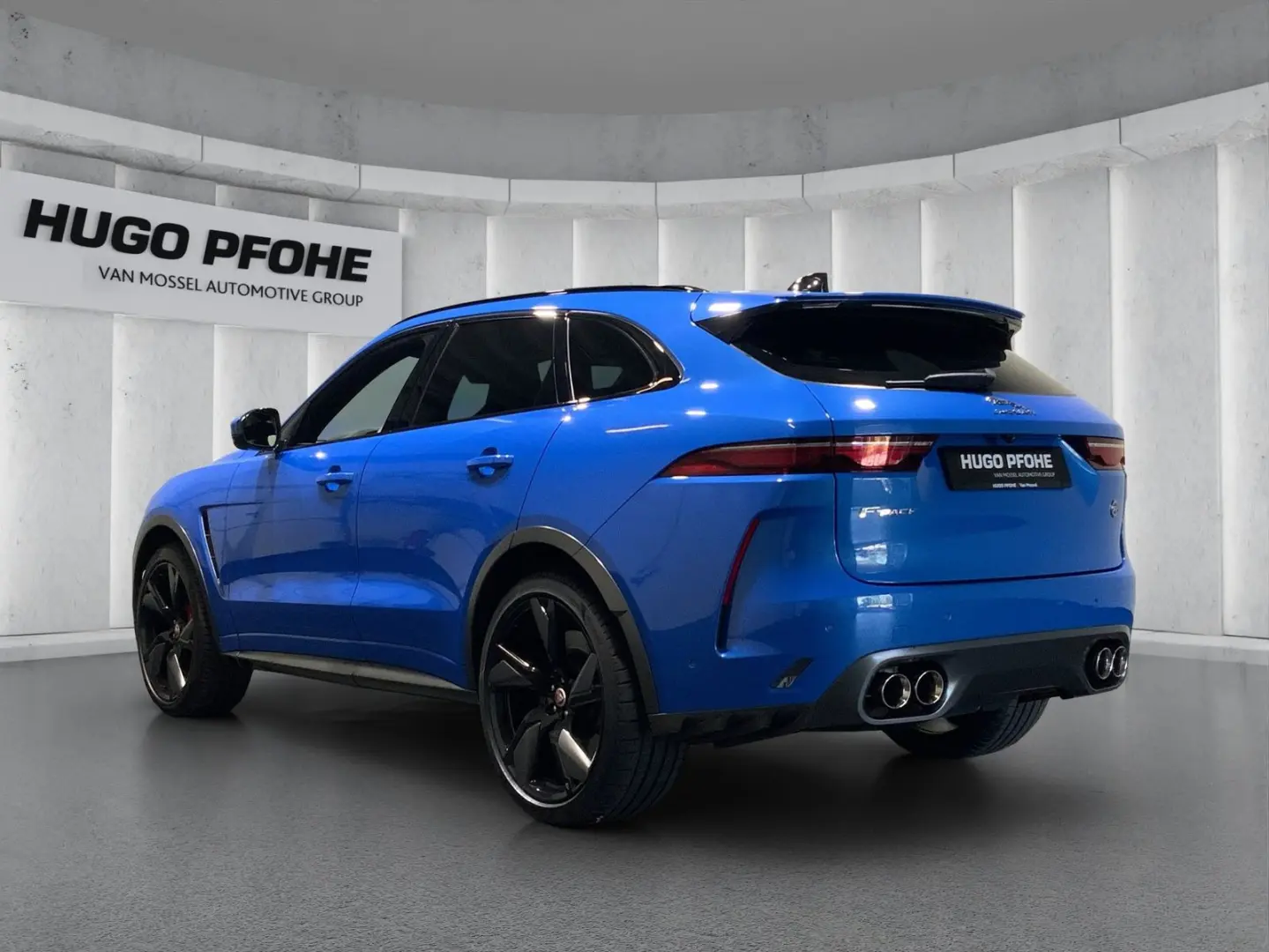 F-PACE P550 SVR AWD   HUD PANO ACC