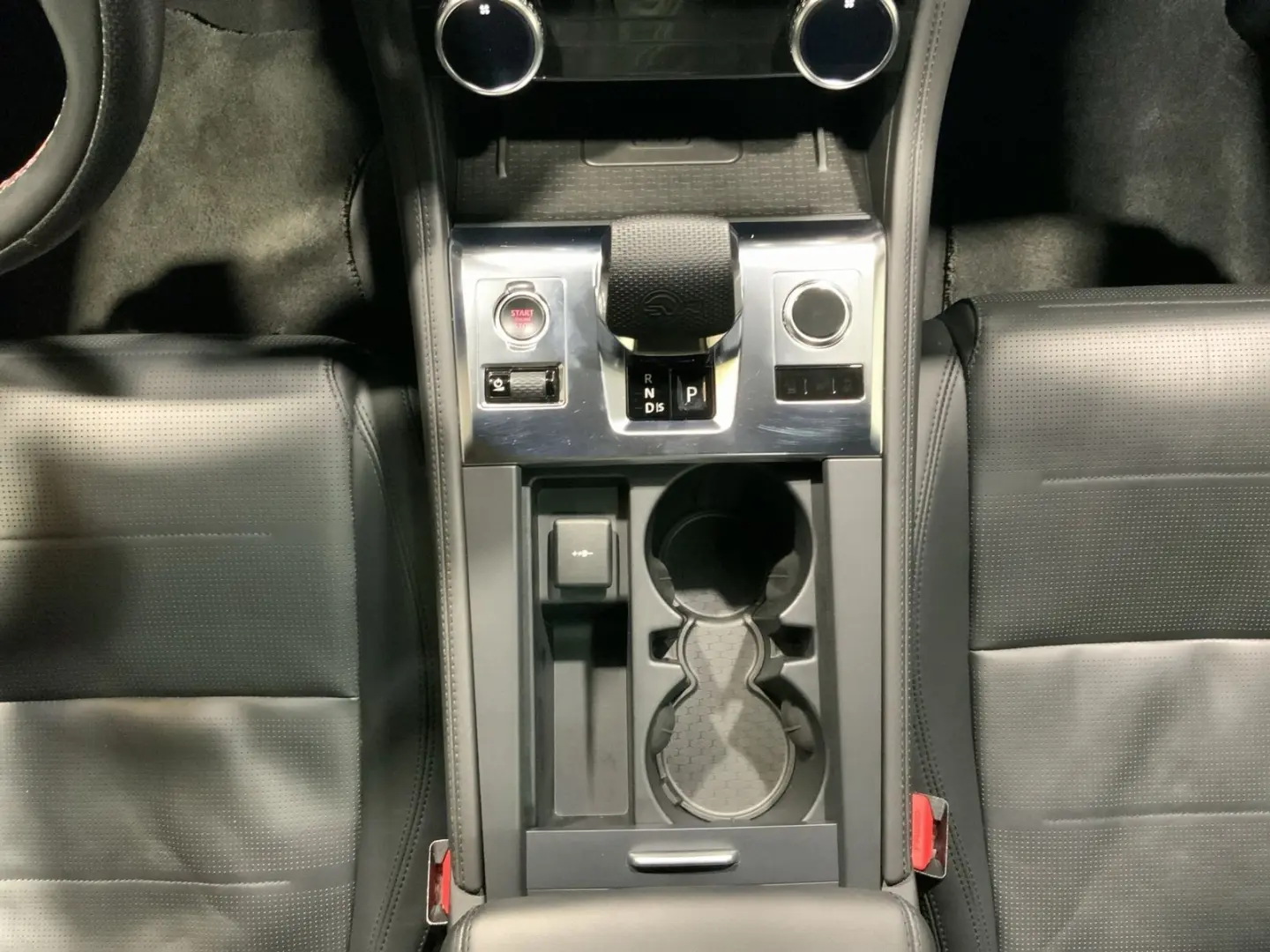 F-PACE P550 SVR AWD   HUD PANO ACC