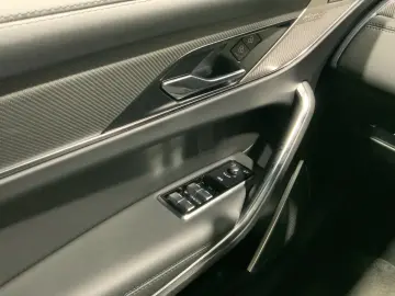 F-PACE P550 SVR AWD   HUD PANO ACC