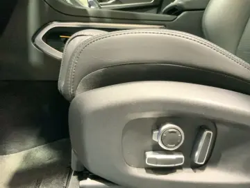 F-PACE P550 SVR AWD   HUD PANO ACC