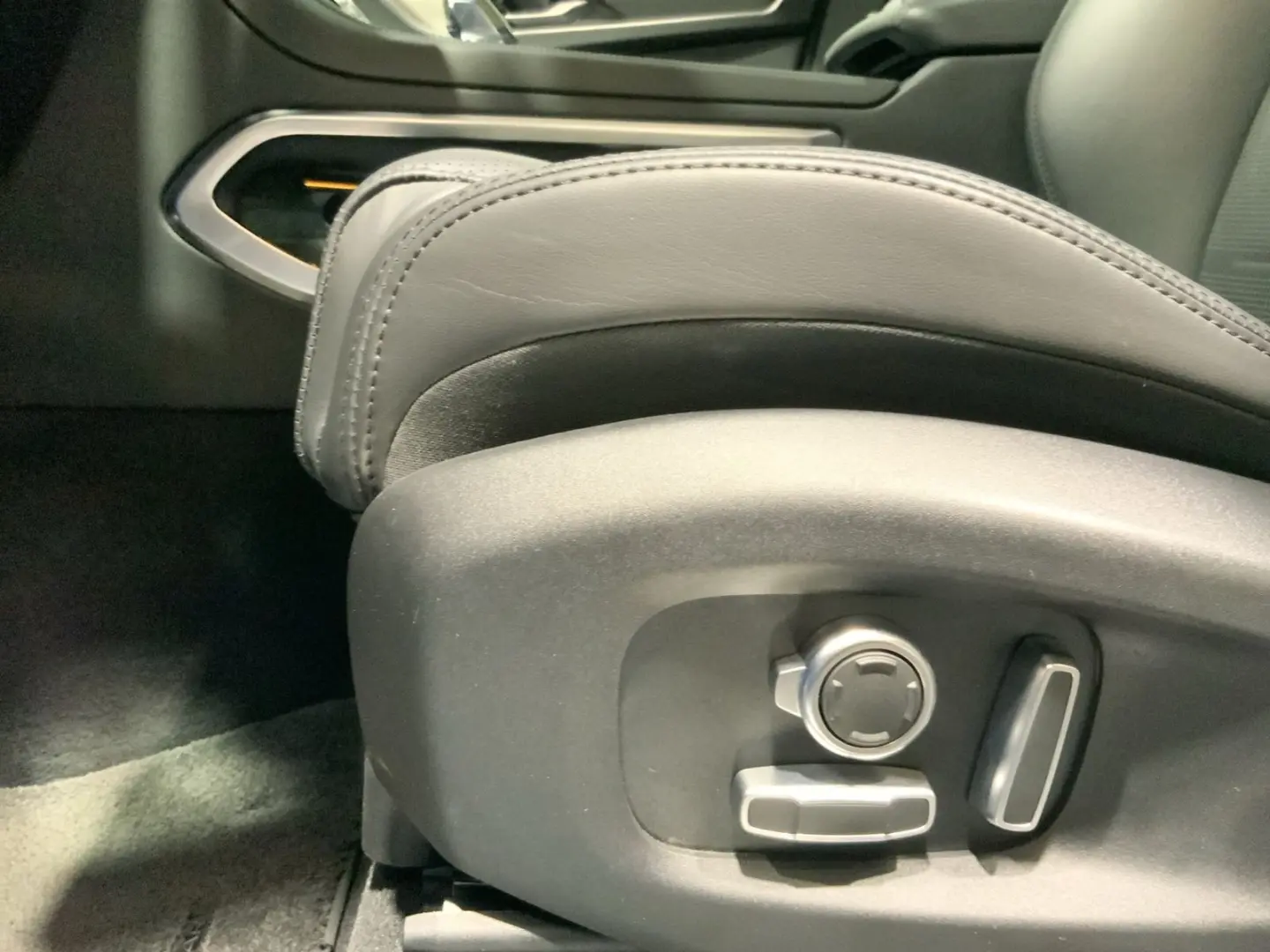 F-PACE P550 SVR AWD   HUD PANO ACC