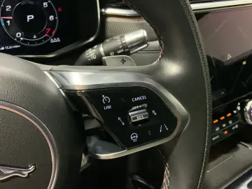 F-PACE P550 SVR AWD   HUD PANO ACC