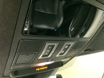 F-PACE P550 SVR AWD   HUD PANO ACC