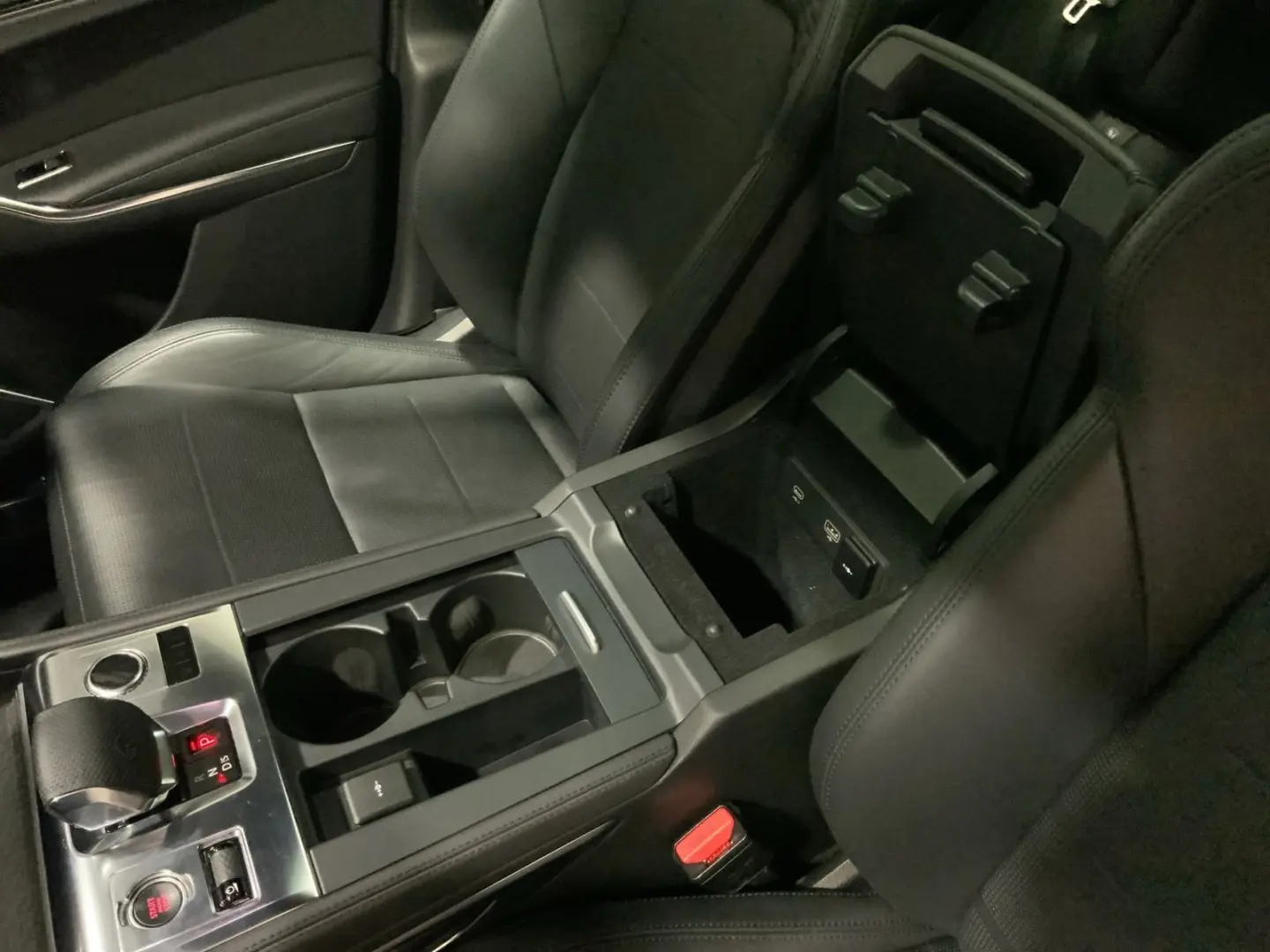 F-PACE P550 SVR AWD   HUD PANO ACC