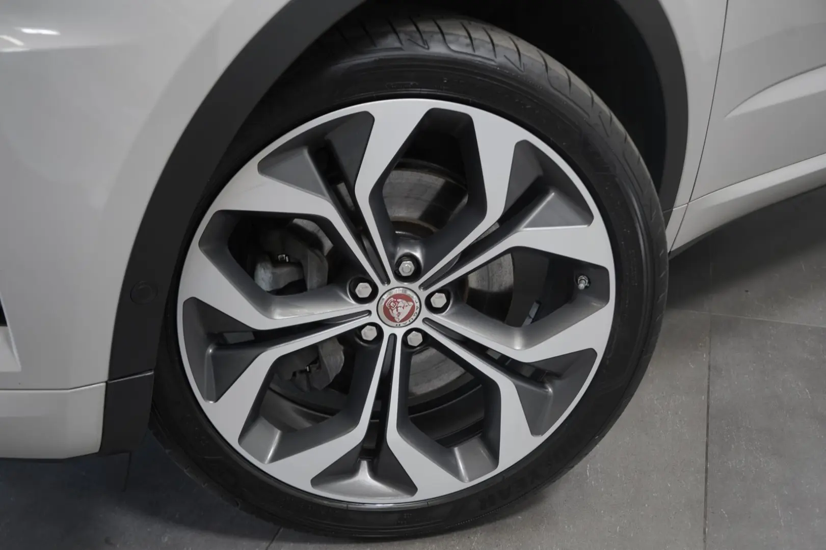 E-PACE P250 AWD R-Dynamic 1.H 21 Digital Memory