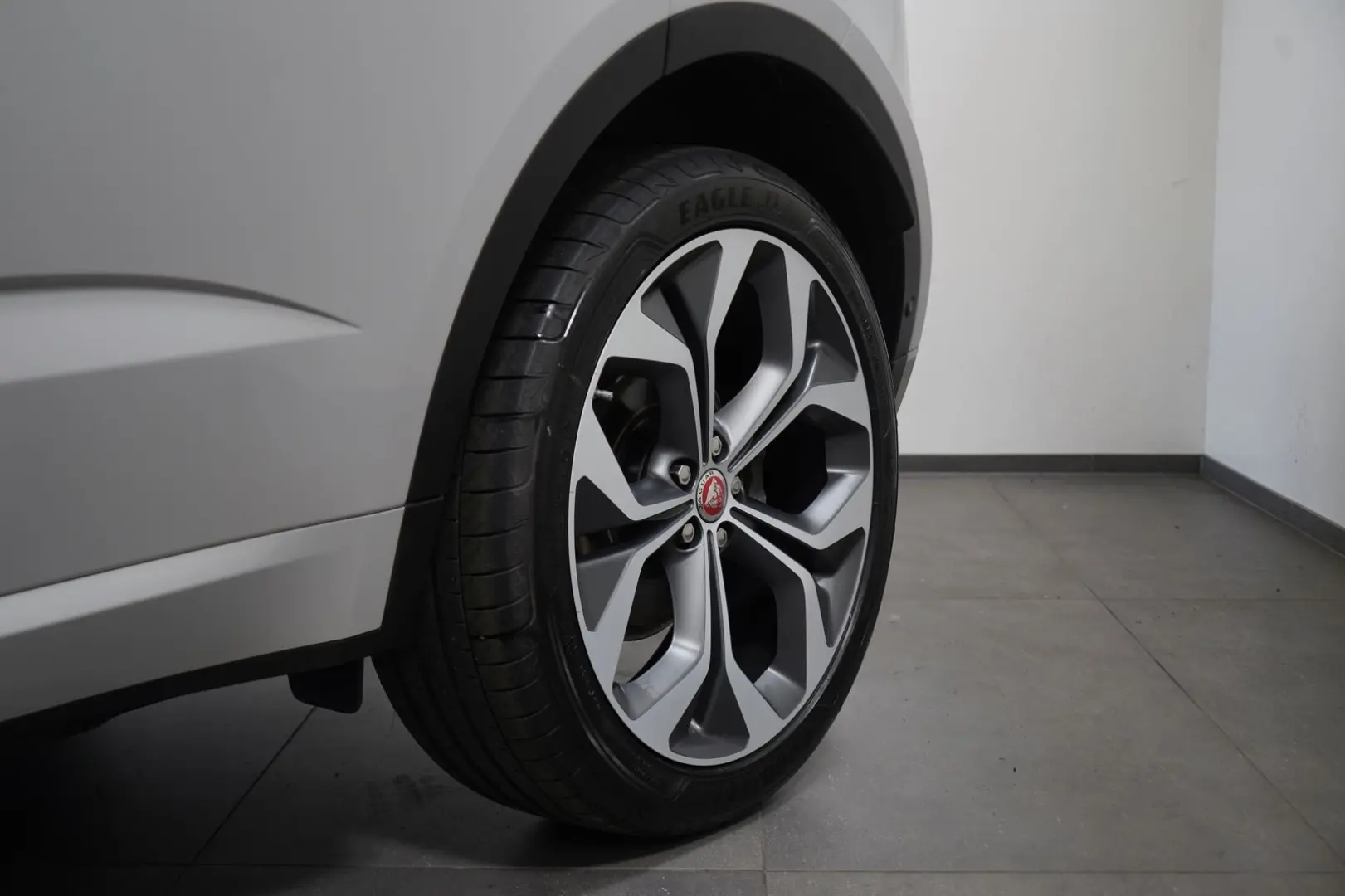 E-PACE P250 AWD R-Dynamic 1.H 21 Digital Memory