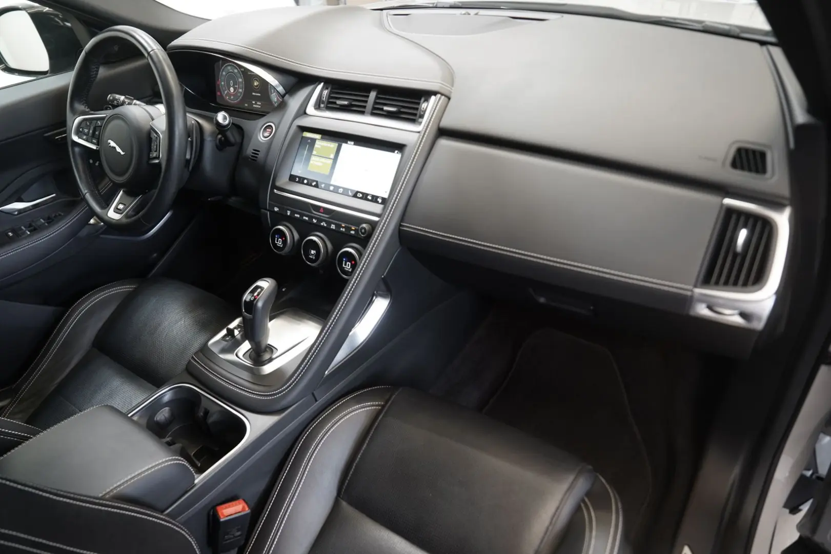 E-PACE P250 AWD R-Dynamic 1.H 21 Digital Memory