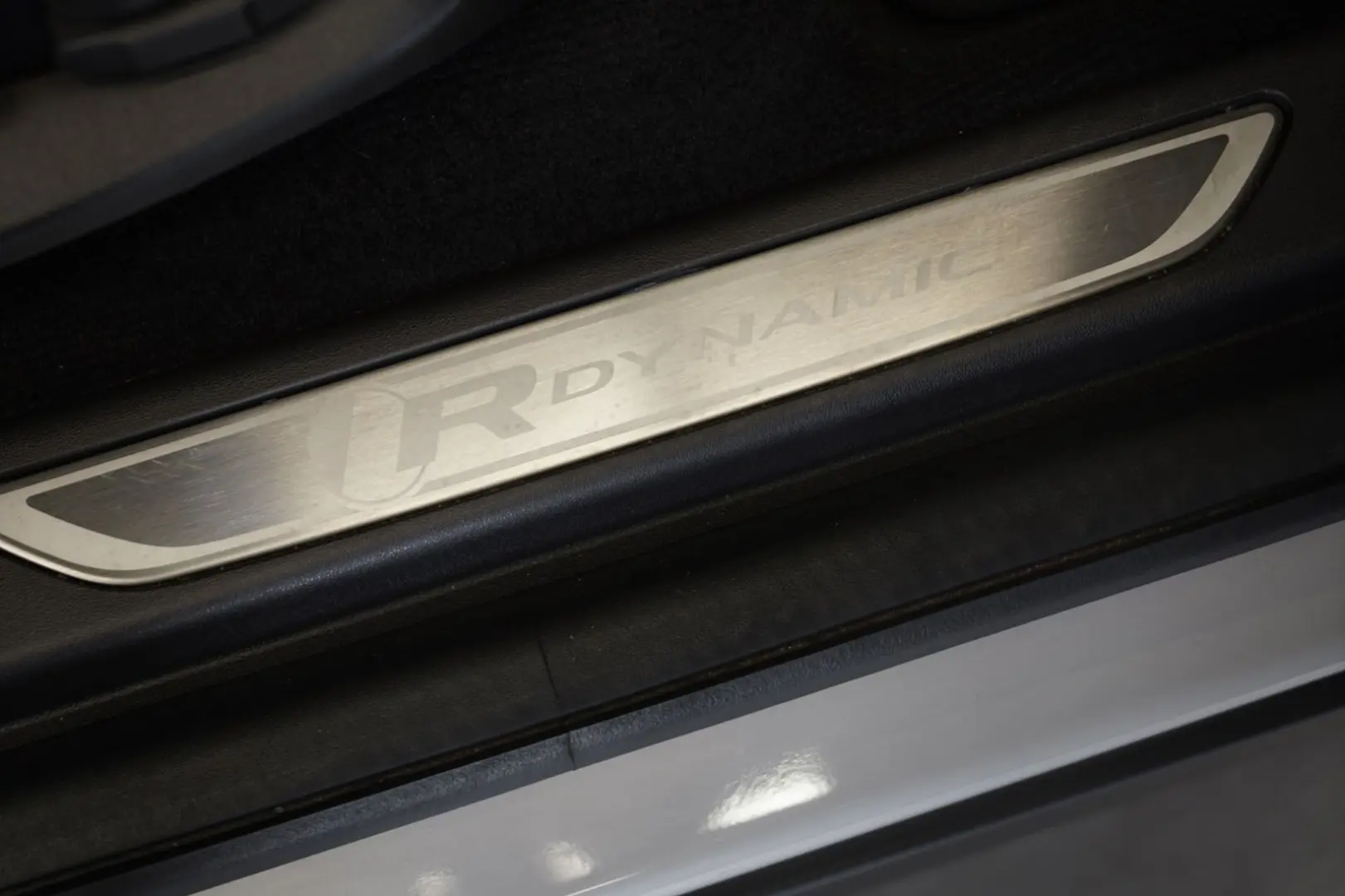 E-PACE P250 AWD R-Dynamic 1.H 21 Digital Memory