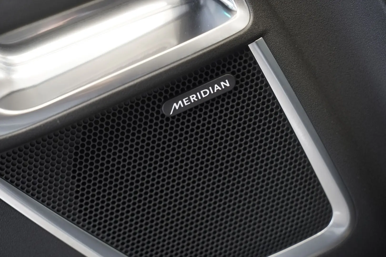 E-PACE P250 AWD R-Dynamic 1.H 21 Digital Memory