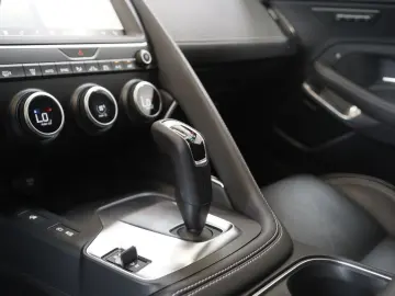 E-PACE P250 AWD R-Dynamic 1.H 21 Digital Memory