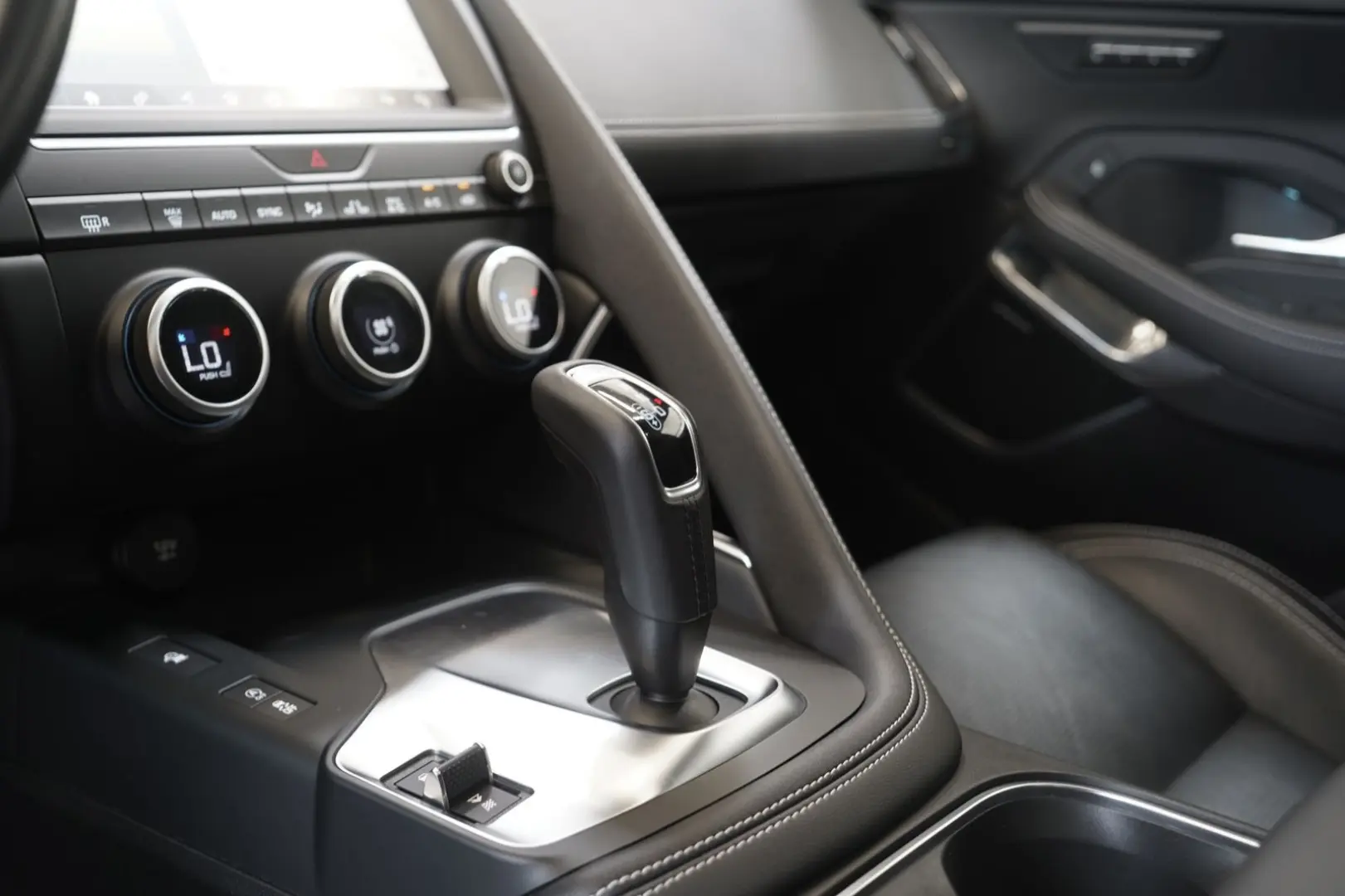 E-PACE P250 AWD R-Dynamic 1.H 21 Digital Memory