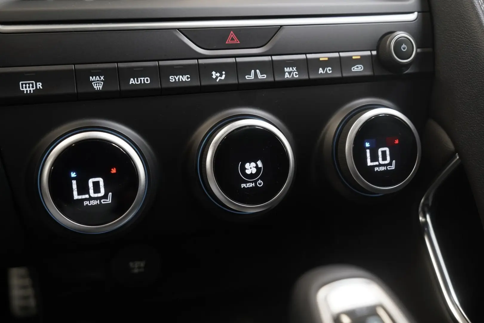 E-PACE P250 AWD R-Dynamic 1.H 21 Digital Memory