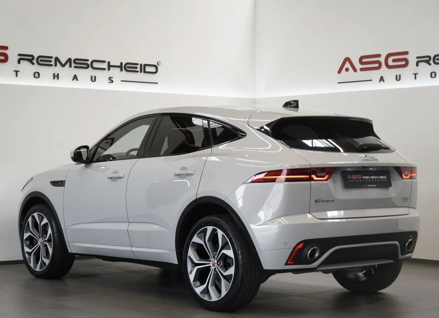 E-PACE P250 AWD R-Dynamic 1.H 21 Digital Memory