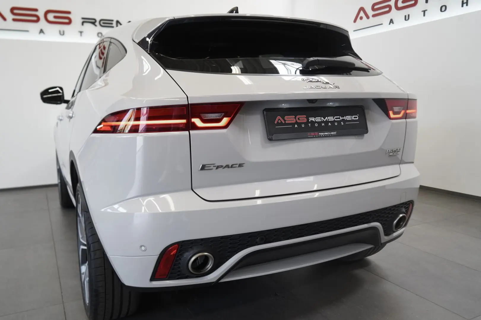 E-PACE P250 AWD R-Dynamic 1.H 21 Digital Memory