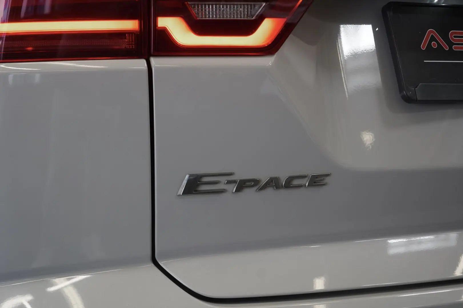 E-PACE P250 AWD R-Dynamic 1.H 21 Digital Memory
