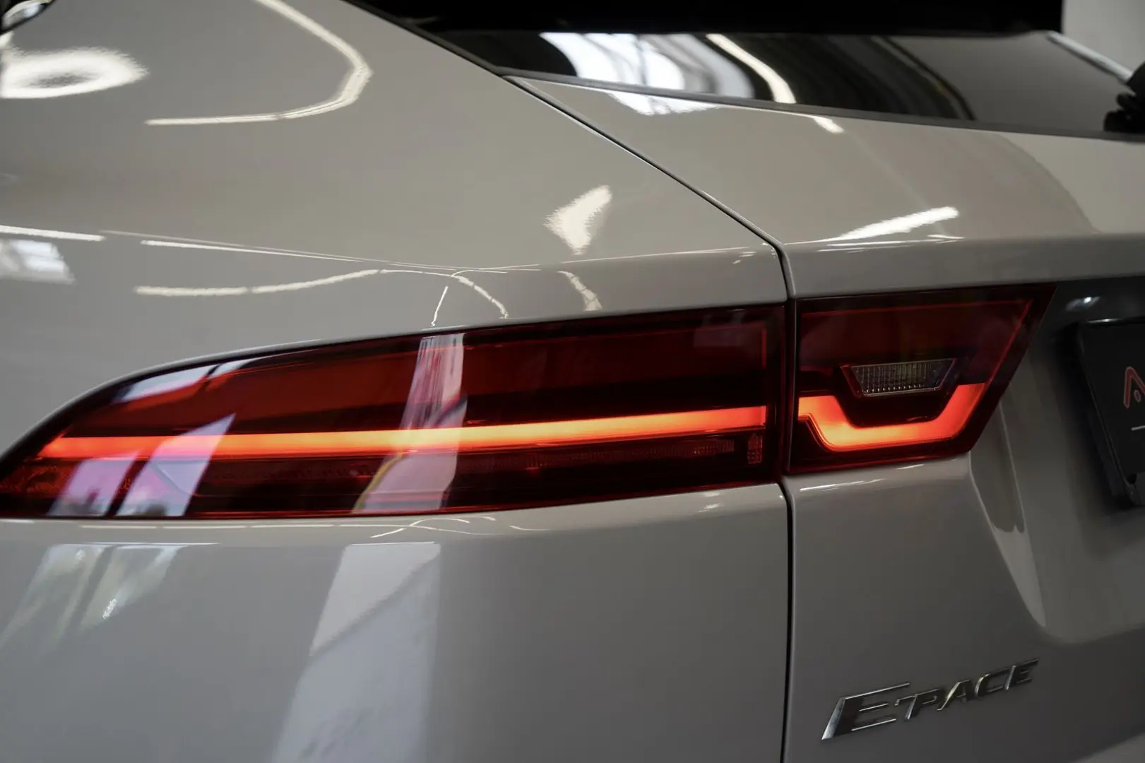 E-PACE P250 AWD R-Dynamic 1.H 21 Digital Memory