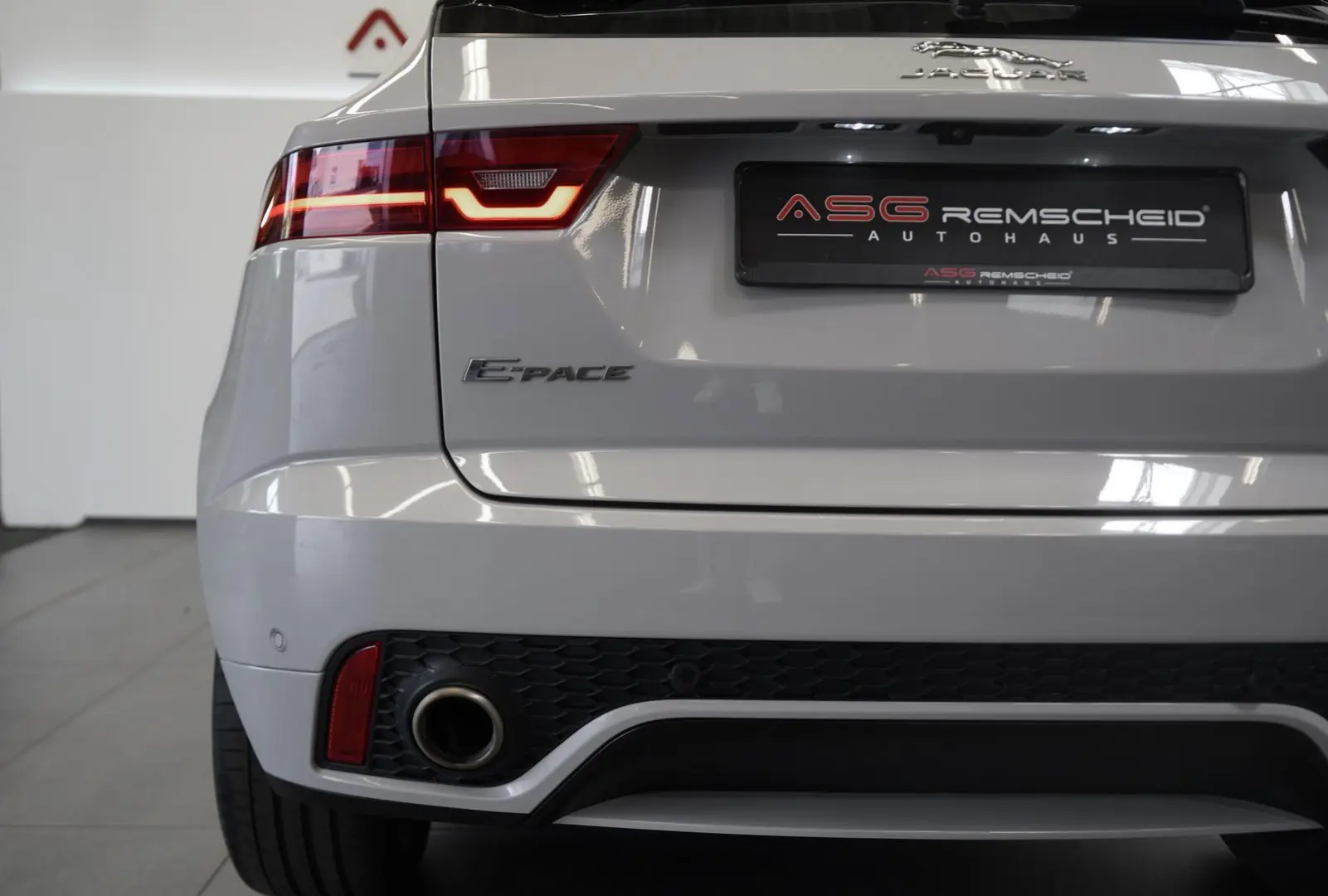 E-PACE P250 AWD R-Dynamic 1.H 21 Digital Memory