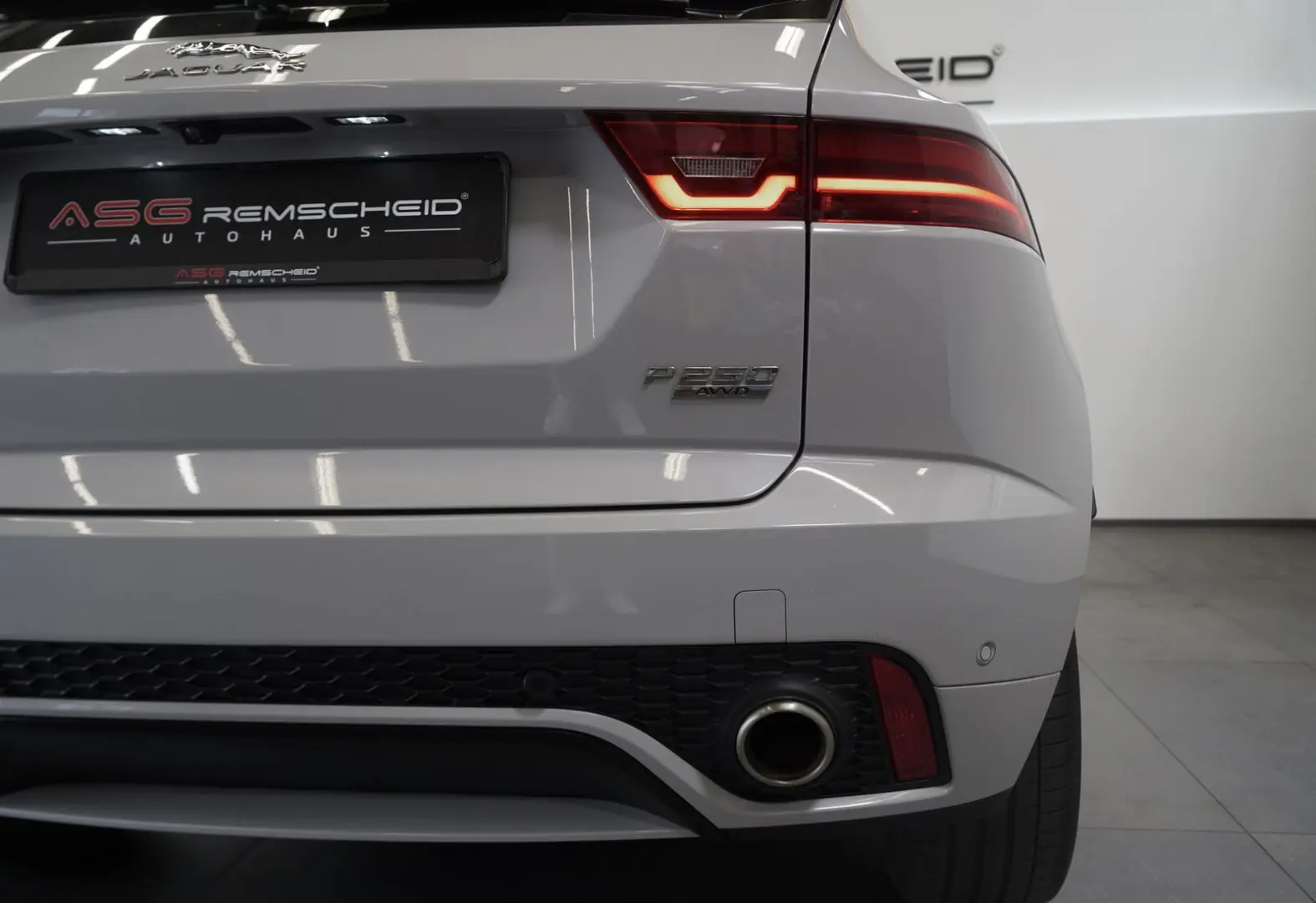 E-PACE P250 AWD R-Dynamic 1.H 21 Digital Memory