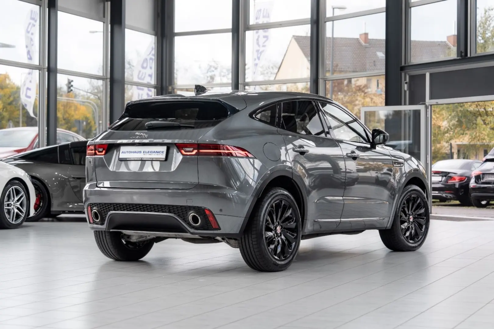 E-PACES AWD R-DYNAMIC BLACK-PACK 19 LM NAVI DAB