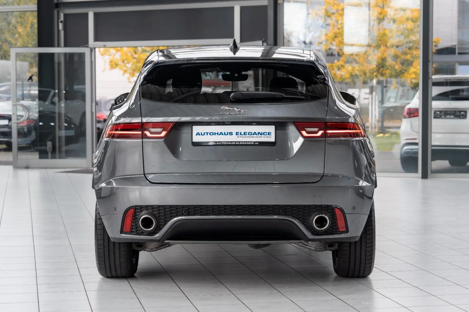 E-PACES AWD R-DYNAMIC BLACK-PACK 19 LM NAVI DAB