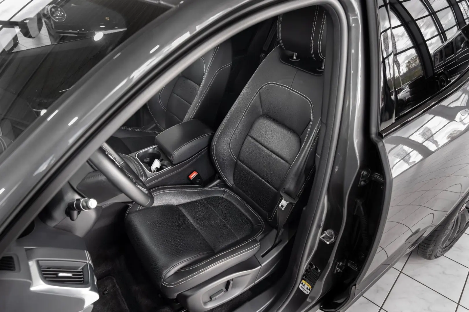 E-PACES AWD R-DYNAMIC BLACK-PACK 19 LM NAVI DAB