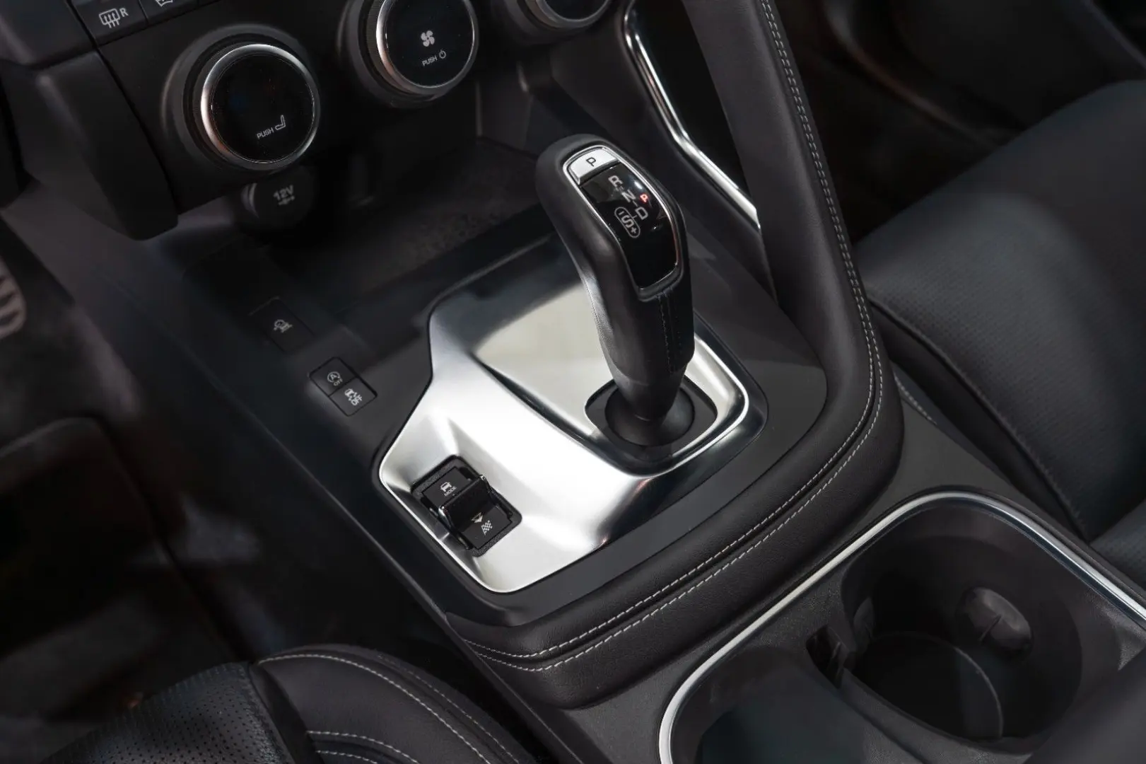 E-PACES AWD R-DYNAMIC BLACK-PACK 19 LM NAVI DAB