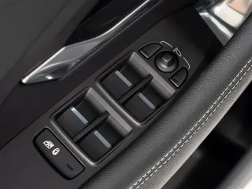 E-PACES AWD R-DYNAMIC BLACK-PACK 19 LM NAVI DAB