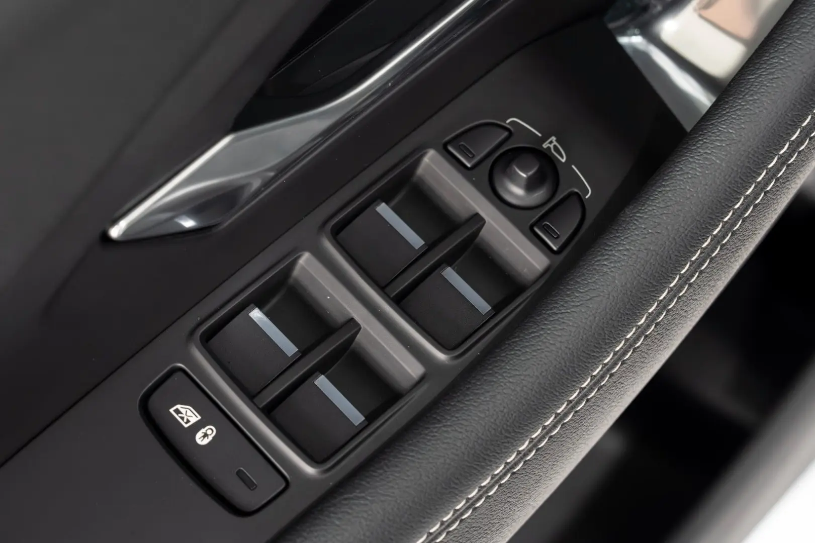 E-PACES AWD R-DYNAMIC BLACK-PACK 19 LM NAVI DAB