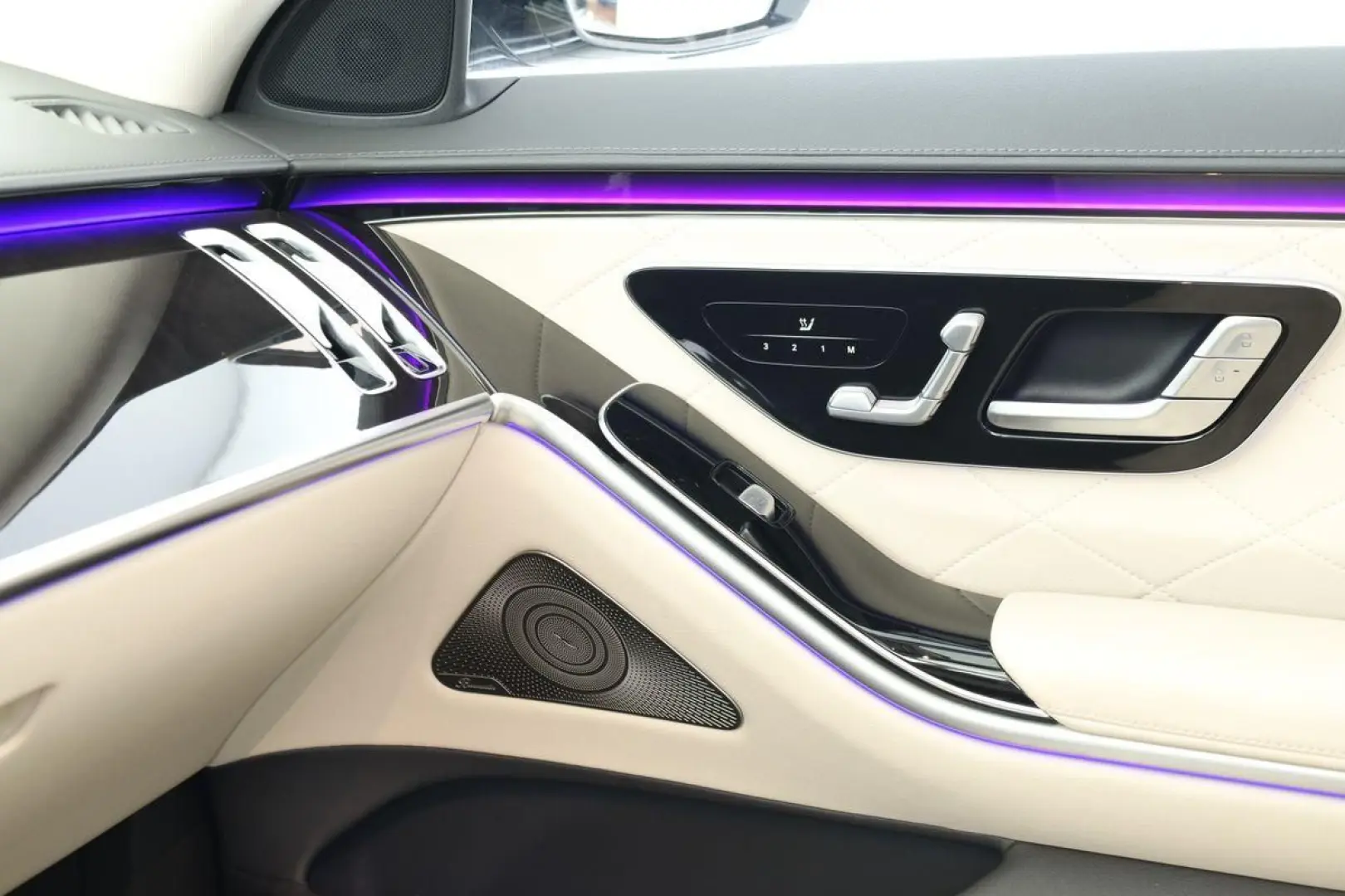 S 580 lang AMG DIGITAL Pano HUD HighEndFond 21