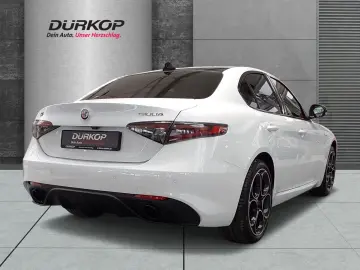 Giulia 2.0 Turbo Veloce Allrad AT NAVI Leder LED