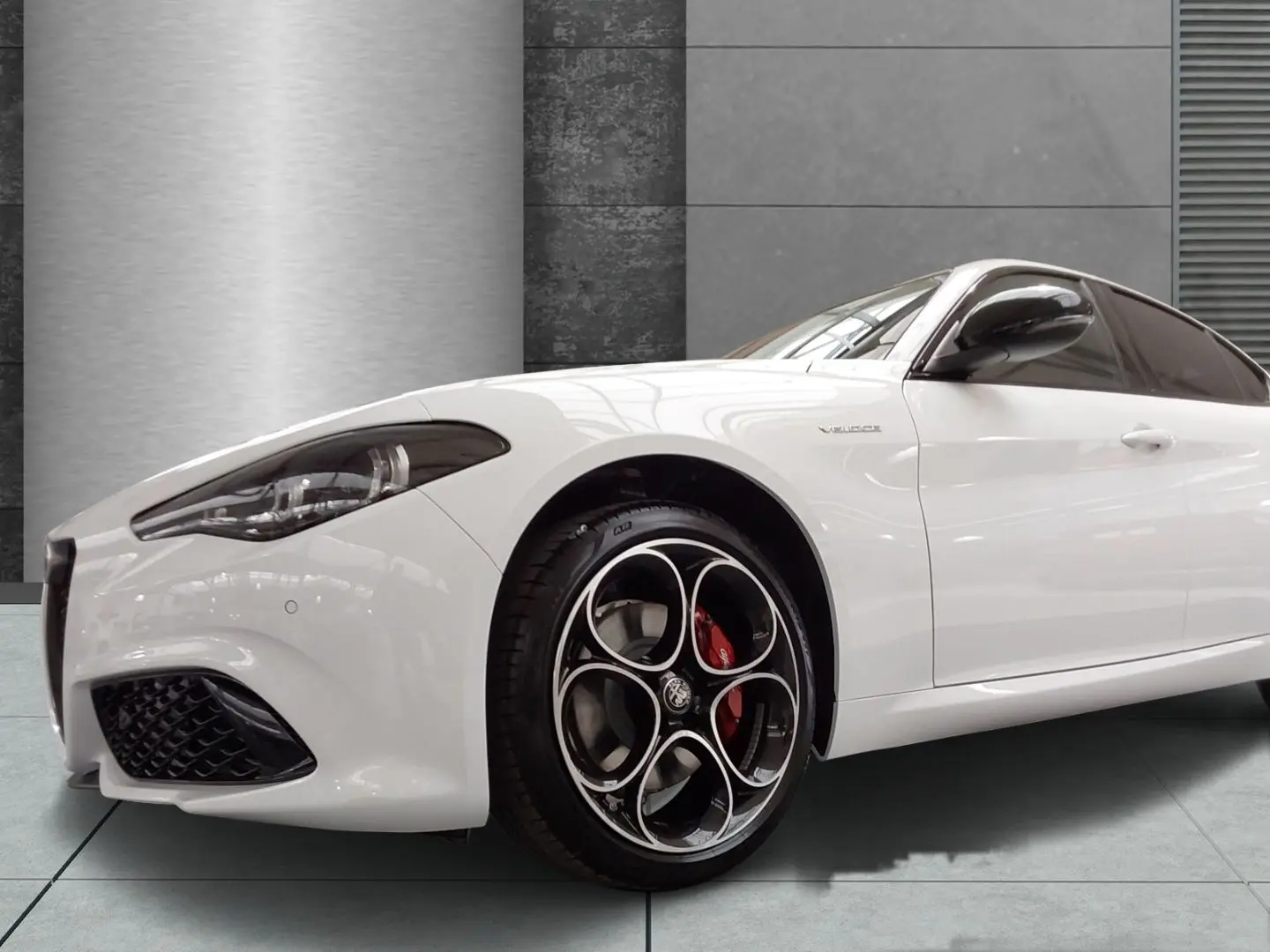 Giulia 2.0 Turbo Veloce Allrad AT NAVI Leder LED