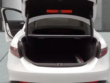 Giulia 2.0 Turbo Veloce Allrad AT NAVI Leder LED