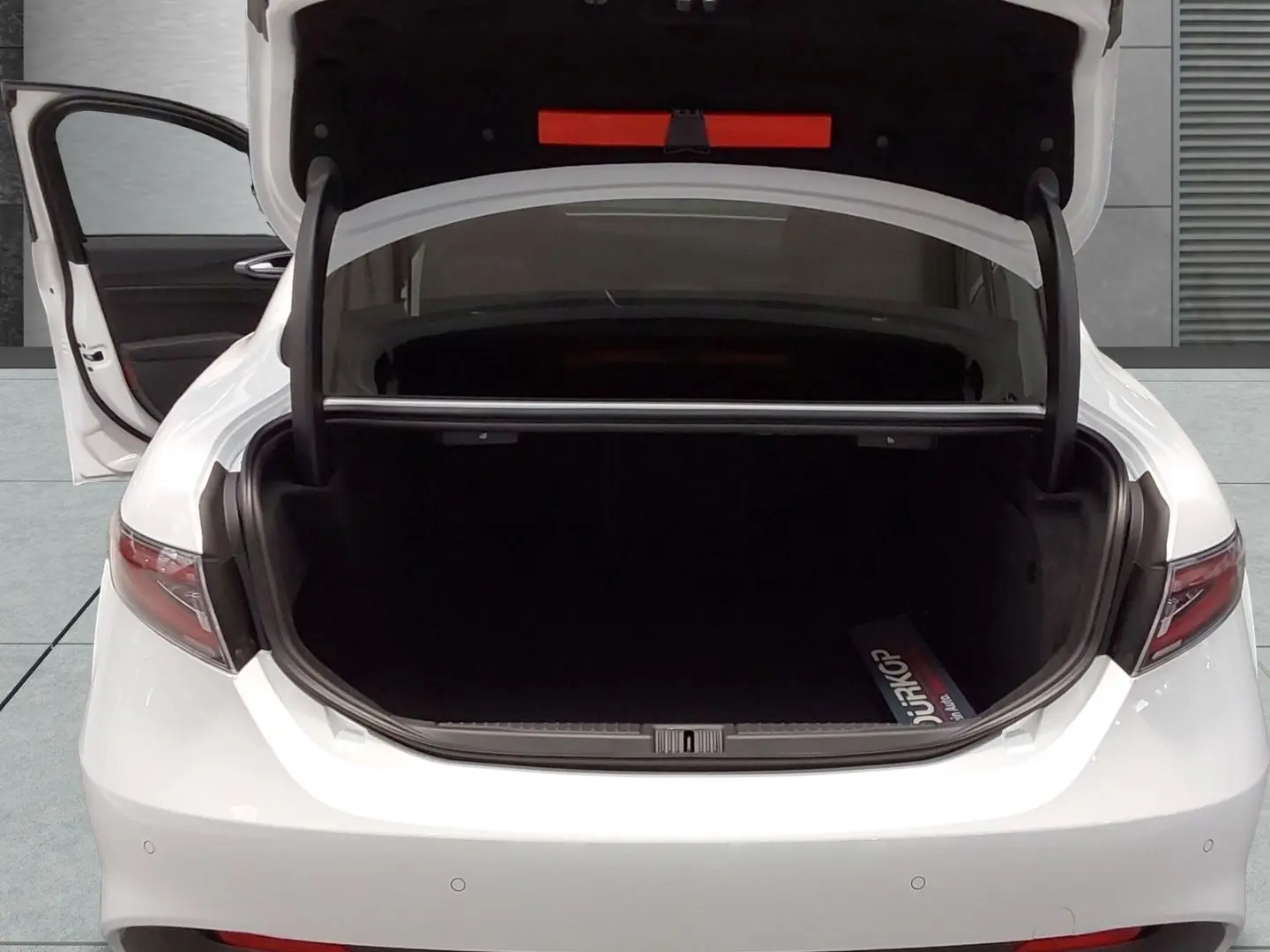 Giulia 2.0 Turbo Veloce Allrad AT NAVI Leder LED