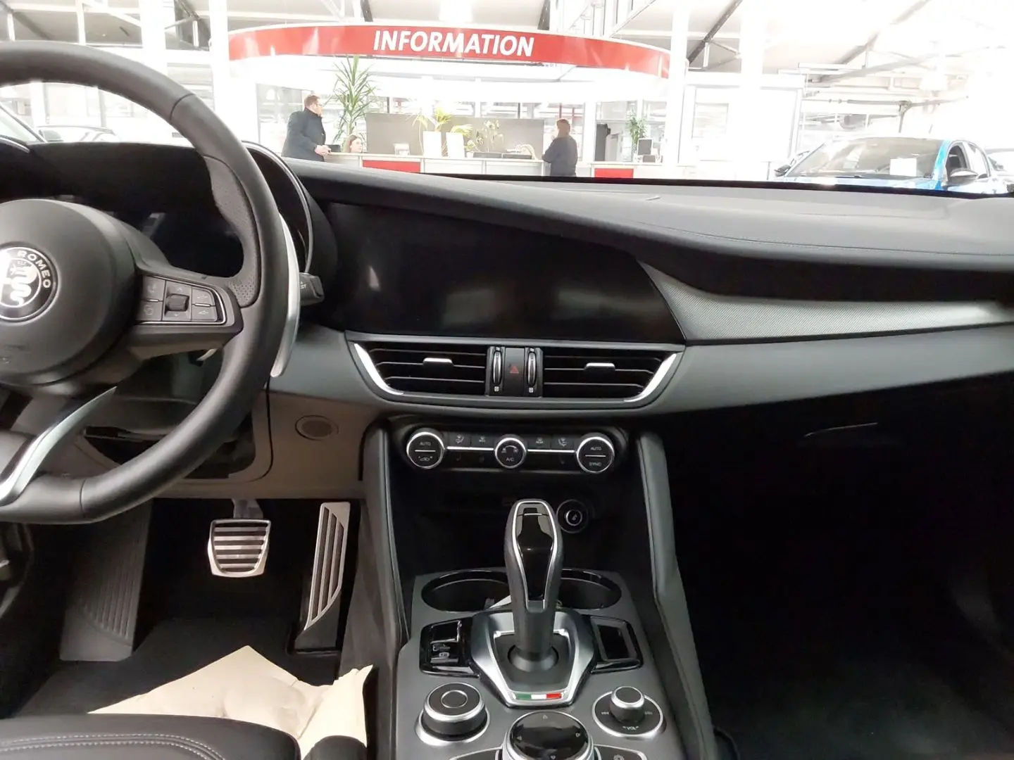 Giulia 2.0 Turbo Veloce Allrad AT NAVI Leder LED