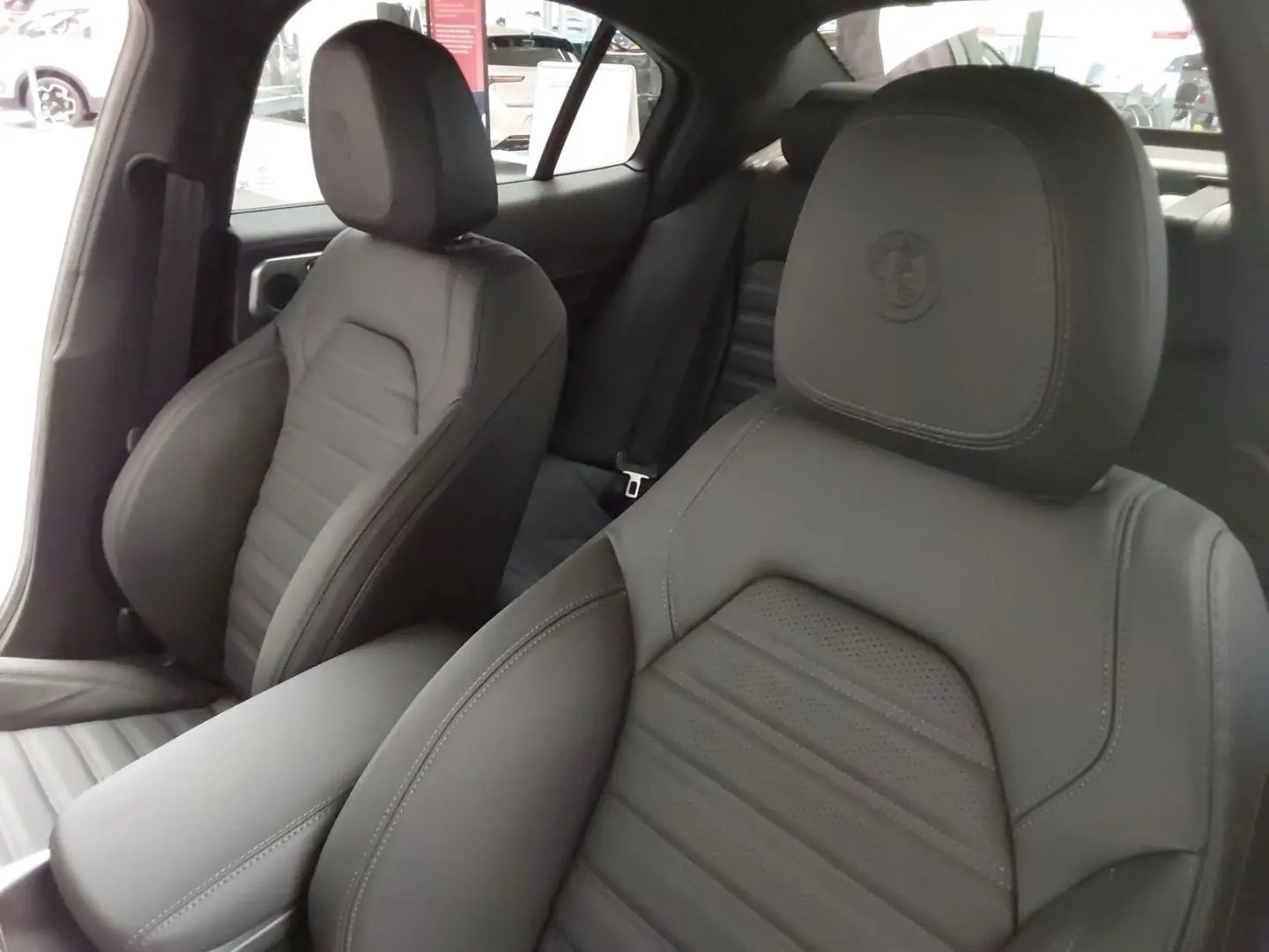 Giulia 2.0 Turbo Veloce Allrad AT NAVI Leder LED