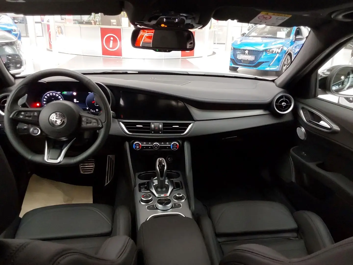 Giulia 2.0 Turbo Veloce Allrad AT NAVI Leder LED