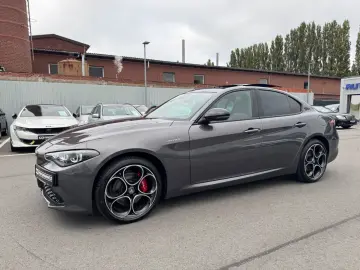 Giulia  VELOCE Q4 PANO RFK MEMORY ACC CARPLAY