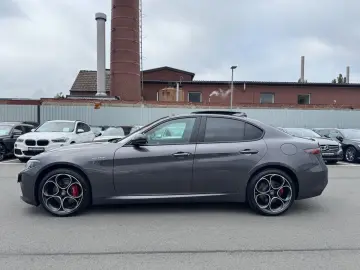 Giulia  VELOCE Q4 PANO RFK MEMORY ACC CARPLAY