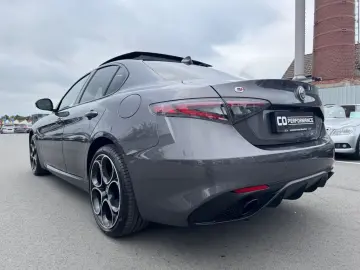 Giulia  VELOCE Q4 PANO RFK MEMORY ACC CARPLAY