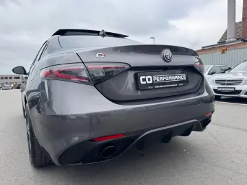 Giulia  VELOCE Q4 PANO RFK MEMORY ACC CARPLAY