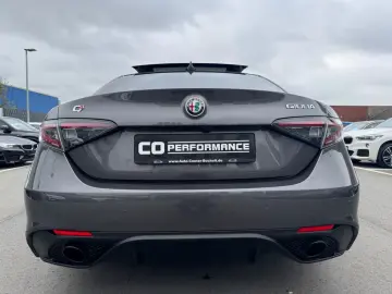 Giulia  VELOCE Q4 PANO RFK MEMORY ACC CARPLAY